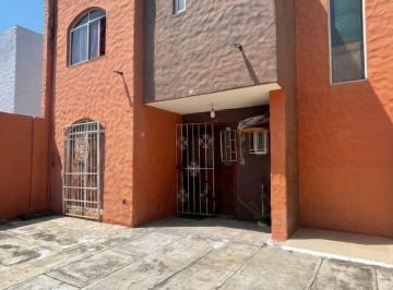 Casa de 3 habitaciones, Medellín · Casa de 120 m² con 3 Recámaras en Venta en Medellín