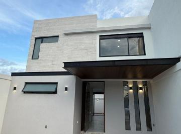 Casa de 3 habitaciones, León · Casa en Venta en Mayorca Residencial Privada con Alberca y Gym / Preparación Para Skyroof