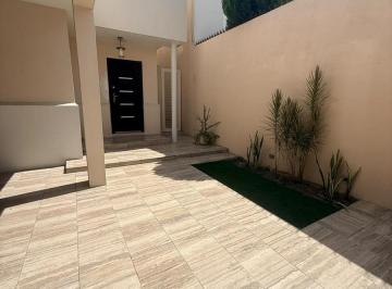 Casa · 190m² · 3 Recámaras · 4 Estacionamientos · Casa en Venta en Bosques de Las Cumbres Monterrey