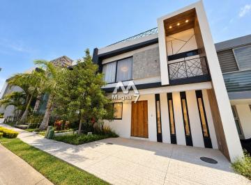 Casa de 3 habitaciones, Zapopan · Casa en Venta en Valle Imperial