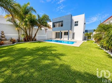 Casa · 351m² · 4 Recámaras · 3 Estacionamientos · Casa en Venta, Burgos Buganvilias, Temixco