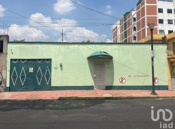 Casa · 180m² · 5 Recámaras · 6 Estacionamientos · Terreno en Tomas Vazquez Casi Esquina Av Santiago