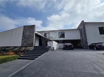 Casa · 1960m² · 5 Recámaras · 12 Estacionamientos · Casa en Venta en Club de Golf Los Encinos