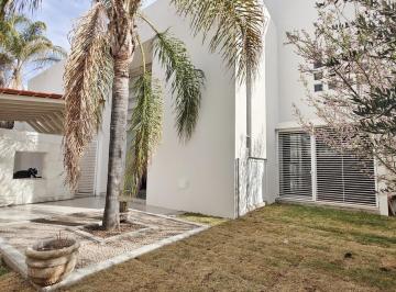 Casa · 355m² · 3 Recámaras · 3 Estacionamientos · Casa Wn Valle de Campanrio