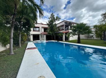 Casa · 405m² · 4 Recámaras · 2 Estacionamientos · Casa 4 Recamaras en Venta Residencial Campestre Cancun | con Alberca Privada | C4024