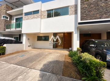 Casa de 4 habitaciones, Zapopan · Casa en Venta en La Cima de Zapopan