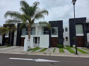11b25d4fa0a8b6de812fc42c7a1324b5dd9e0c39f87d40df15cd25a635864d30 · Casa Amueblada en Renta en Juriquilla Santa Fe | Condominio Pontevedra | Alberca