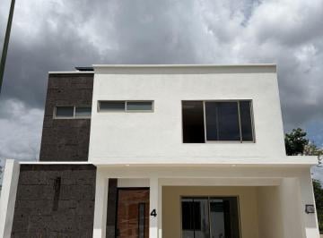 Casa de 3 habitaciones, Coatepec · Casa en San Miguel - Doble Altura, Jardín y Espacios Para Disfrutar en Familia