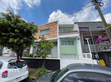 Casa de 5 habitaciones, Guadalajara · Casa en Venta a 2 Cuadras de La Minerva!