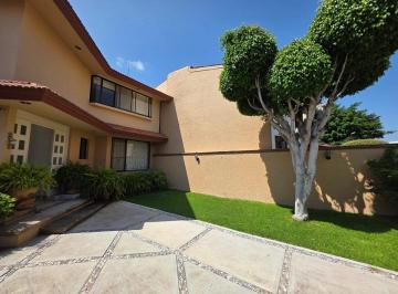 949dd98727d0da6e446124faa4e0f3cfc1870c49a6c810625c0460fd2a46b7c3 · Casa en Renta en Claustros del Parque | Remodelada