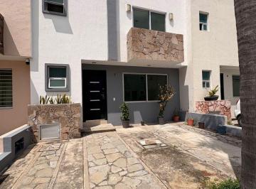 Casa de 3 habitaciones, Zapopan · Casa en Renta Girasoles Elite