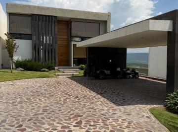 Casa · 646m² · 3 Recámaras · 3 Estacionamientos · Casa en El Bosque Country Club