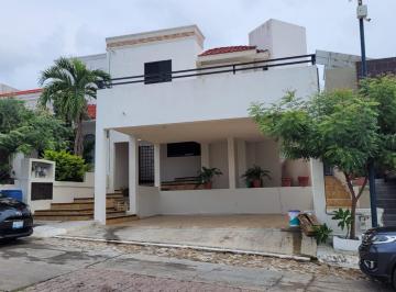 Casa · 220m² · 3 Recámaras · 2 Estacionamientos · Casa en Haciendas del Rull
