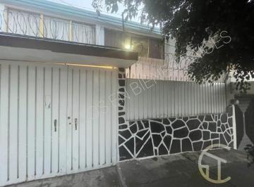 Casa de 6 habitaciones, Naucalpan de Juárez · Casa en Venta en Ciudad Satélite, Zona Azul Naucalpan