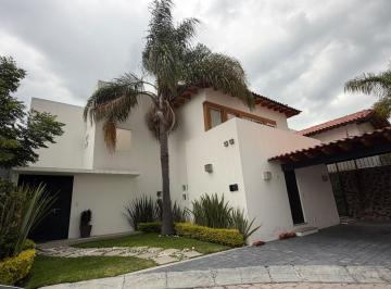 Casa · 405m² · 3 Recámaras · 2 Estacionamientos · Casa Lomas El Campanario II