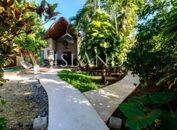 Casa · 200m² · 4 Recámaras · 2 Estacionamientos · Casa en Renta Quintas Alamos en Cancún