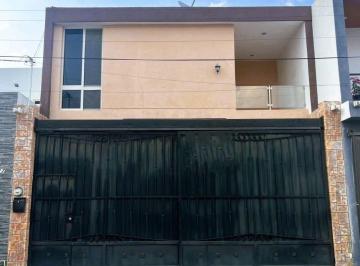 Casa de 3 habitaciones, Victoria · Casa en Venta - Hacienda del Bosque
