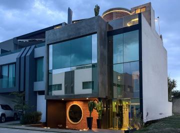 Casa de 2 habitaciones, Zapopan · Casa en Venta en Solares