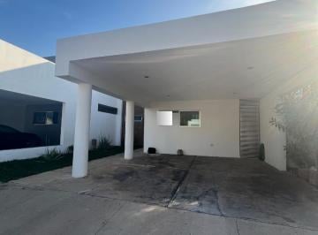 Casa en condominio · 240m² · 3 Recámaras · 2 Estacionamientos · Casa en Renta en San Remo Altabrisa de 3 Recamaras