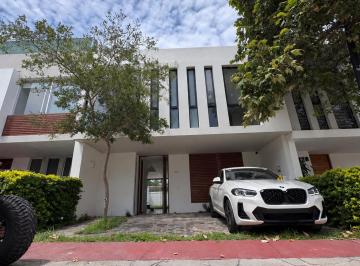 Casa de 4 habitaciones, Zapopan · Casa con Roof Garden en Venta en Solares Coto Soare Acanthia