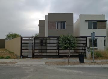 Casa en condominio de 3 habitaciones, Juárez · 2 Pisos, Amplio Patio, Semi Amueblada
