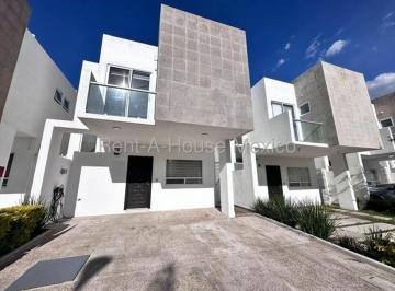 Casa de 3 habitaciones, Querétaro · Sector El Refugio Vendo Casa en Privada 3 Recamara 3 Baños 2 Coches