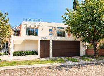 Casa en condominio · 265m² · 3 Recámaras · 3 Estacionamientos · La Virgen - Metepec