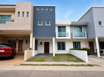 Casa de 3 habitaciones, Zapopan · Casa en Venta Valdepeñas