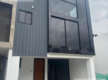 Casa · 300m² · 5 Recámaras · 2 Estacionamientos · Venta de Casa en La Antigua Cementera, Puebla, Cinco Recamaras, Roof Garden