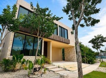 4c24f2dde981a065c01810c767c011c17fb8bb0f9fb649bdb4c19c8241fcdf65 · Impresionante Residencia en Venta en Yucatan Country Club Frente a Parque