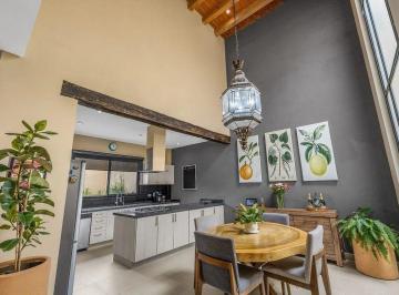 77410accd6fd53bad26efd87962627cfc3248dacecf8bad3496887fcaf9dbf75 · Casa en Venta en San Miguel de Allende, 4 Recámaras, Rooftop con Jacuzzi