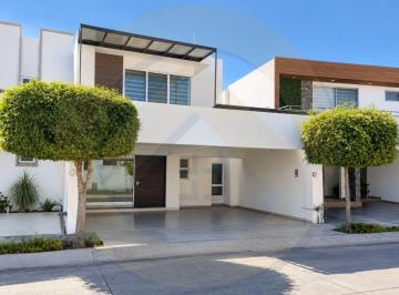 Casa de 4 habitaciones, León · Casa | 4 Recámaras | Recámara en Planta Baja con Baño Completo