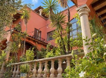 e8b940b83b2b1ba84f3d1af3023493b091ee4fe86d070ef6f4d022b995bc51e1 · Casa en Venta en San Miguel de Allende con Estilo Colonial, Jardín y Alberca