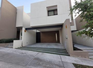 Casa · 250m² · 3 Recámaras · 2 Estacionamientos · Casa en Renta en Villas del Marques