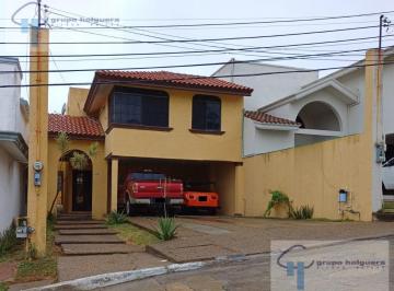 Casa · 335m² · 3 Recámaras · 4 Estacionamientos · Cv - 449 Casa en Venta en Fracc. Villa Vera, Col. Lomas de Rosales, Tampico, Tam