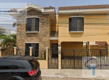 Casa · 199m² · Excelente Casa en Venta Ubicada en Faja de Oro #332 Casa 4 Fracc. Las Villas, Tampico, Tam.