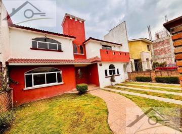 Casa en condominio · 280m² · 4 Recámaras · 2 Estacionamientos · Casa en Renta en Hacienda San José Toluca, Cerca de Av Miguel Aleman.