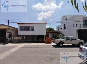 Casa · 450m² · 4 Recámaras · 2 Estacionamientos · Casa en Venta Col. Altavista, Tampico, Tam