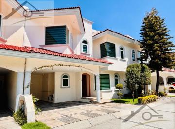 Casa en condominio · 338m² · 4 Recámaras · 3 Estacionamientos · Casa en Venta en Condominio - Bosques de Metepec, Frente a Galerías Metepec