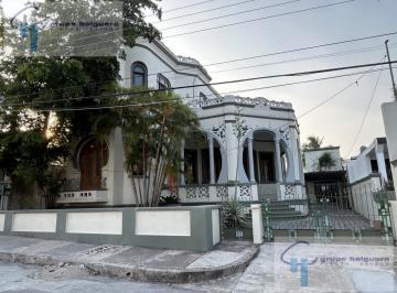 Casa · 229m² · 4 Recámaras · 3 Estacionamientos · Casa en Venta en Calle Cerezo, Col. Altavista, Tampico, Tam