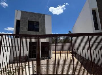 Casa · 3 Recámaras · 1 Estacionamiento · Casa en Renta en Esmeralda Residencial, Mérida