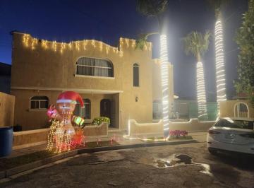 Casa de 4 habitaciones, Torreón · Casa en Cerrada con Palapa