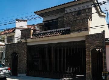 Casa de 4 habitaciones, Guadalupe · Casa en Venta en Contry