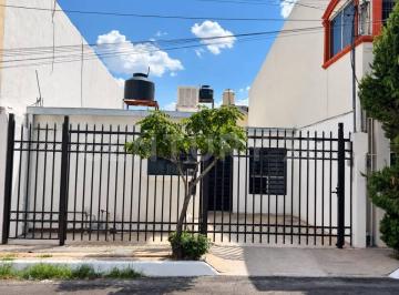 Casa · 74m² · 2 Recámaras · 1 Estacionamiento · Casa en Renta en Col. Rincon del Lago