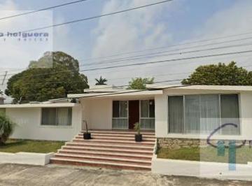 Casa · 990m² · Cv - 475 Casa en Venta Ubicada en Calle Naranjo #1504 Col. Aguila, Tampico, Tam.