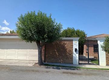 1 · Amplia Casa de Una Planta en Renta