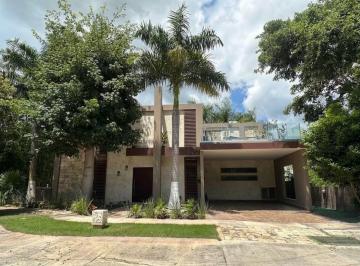 Casa en condominio de 4 habitaciones, Mérida · Casa Amueblada en Renta Ubicada en Yucatán Country Club, Mérida