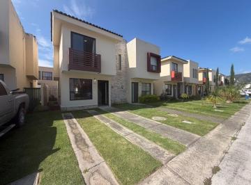 Casa de 2 habitaciones, Zapopan · Casa en Renta en El Campestre Residencial, Coto Ontario, Cerca de La Venta del Astillero