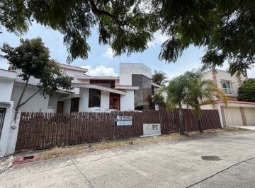 Casa de 3 habitaciones, Zapopan · Amplia Casa en Bugambilias con Alberca y Amplio Jardin
