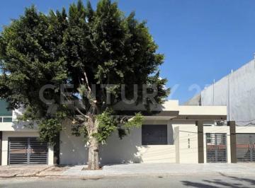 Casa · 389m² · 3 Recámaras · 2 Estacionamientos · Casa en Venta | Linda Vista | Guadalupe, Nl